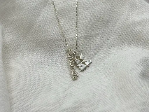 PINGENTE CASAL MENININHO E MENININHA